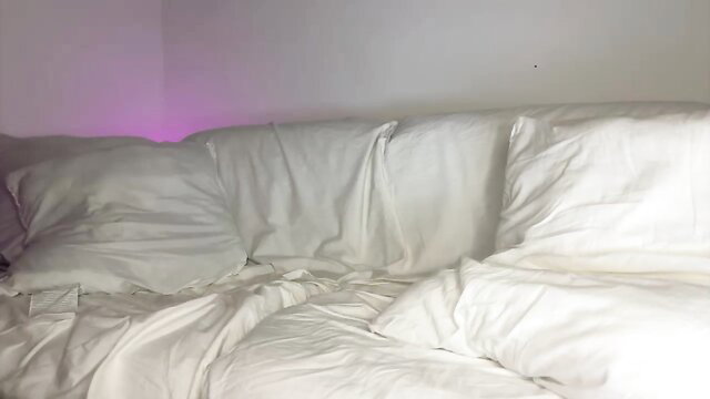 Baby_maddy_ shy cute tease on messy bed Chaturbate