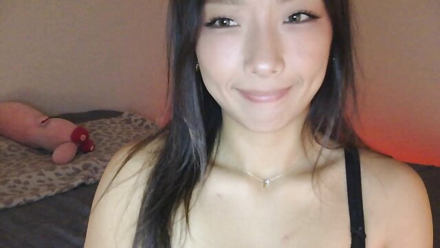 Vivianwinters smiling seductively in black lingerie, Chaturbate feet JOI tease