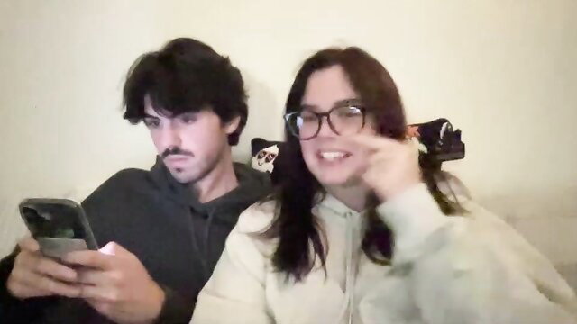 Russian thickass Chaturbate couple on cam, girl pointing playfully