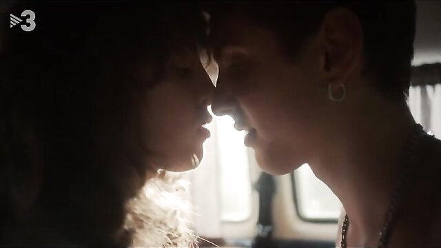 Maria Morera nude close-up kiss in Cucut S01, teen celeb tits exposed