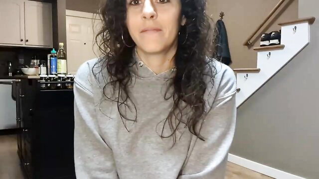 420kc_couple camgirl in grey hoodie, curly dark hair, kitchen tease