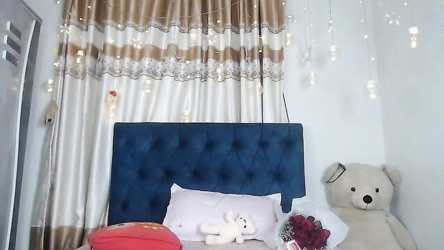 Indian hot MILF bedroom tease with teddy bears and roses