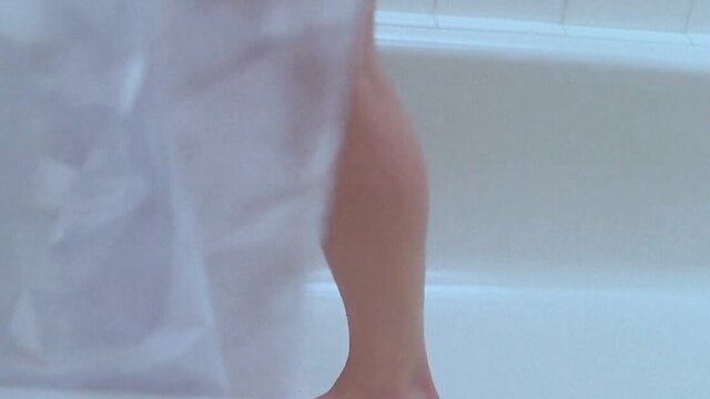 Anne Heche nude in white dress in bathtub, Psycho 1998