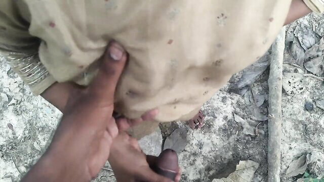 Indian village wife in saree fucked outdoors by husband's friend