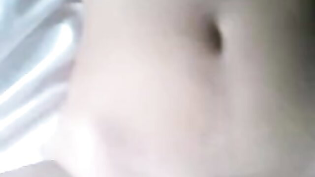 Blurry closeup of sexy Pinay girl's smooth belly and navel