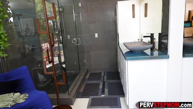 Hot pervy stepmom in steamy bathroom blowjob bath time