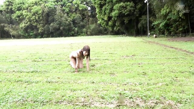 Wakana Hachimaki crawls nude on grass in outdoor bondage JAV