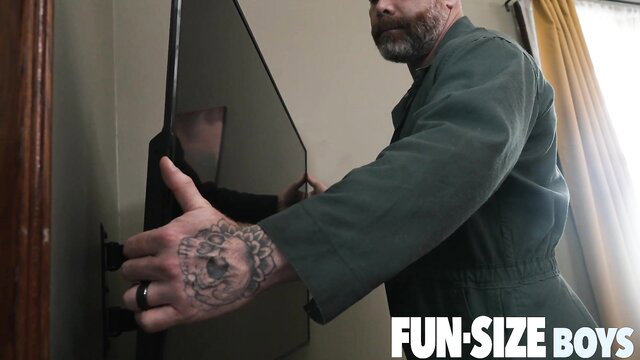 Tattooed muscular daddy in green jumpsuit mounting TV, Fun-Size Boys