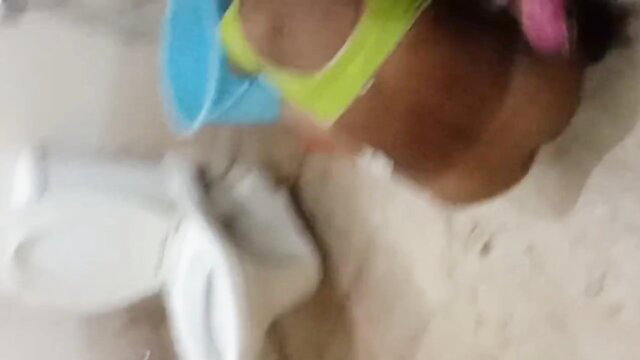 Punjabi Desi aunty mature pussy fucked in bathroom MMS