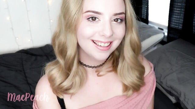 MaePeach blonde teen smiles in choker, teasing daddy in pink top