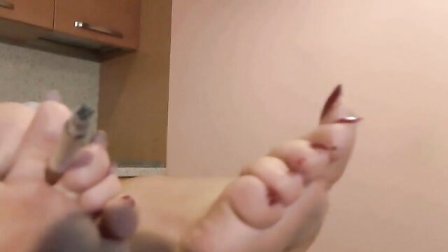 Italian MILF Giovanna smokes cigarette showing red nails feet closeup