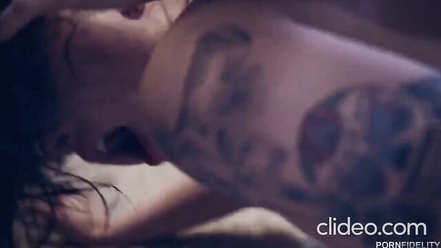 Tattooed brunette babe in intense rough sex closeup