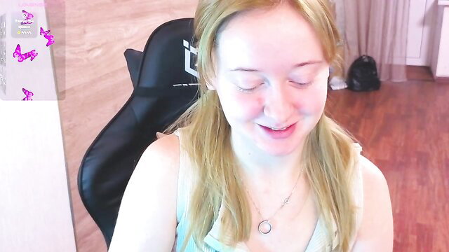 _sofiy_milashka cute skinny blonde smiling in tank top Chaturbate