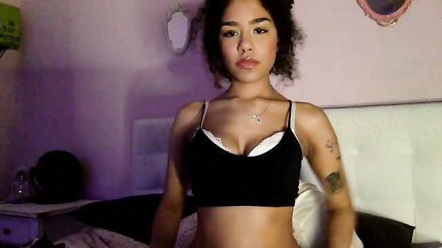 Claudiakittyy sexy lingerie tease, curvy Latina tits & tats