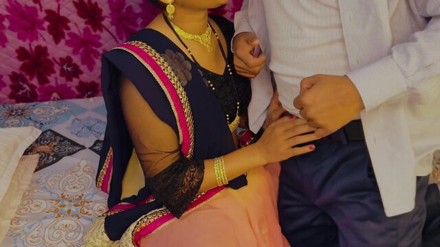 Mahi652288 hot Indian bhabhi in saree groped by hubby in cuckold scene