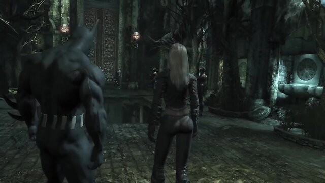 Batman cosplay stud eyes Harley Quinn's tight ass in dark lair