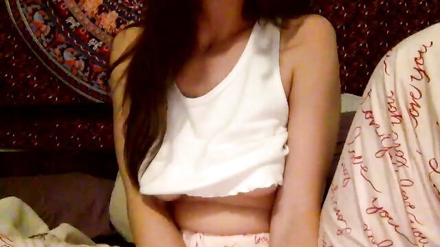 Bulletbabyy tall phatpussy tease in crop top and panties Chaturbate