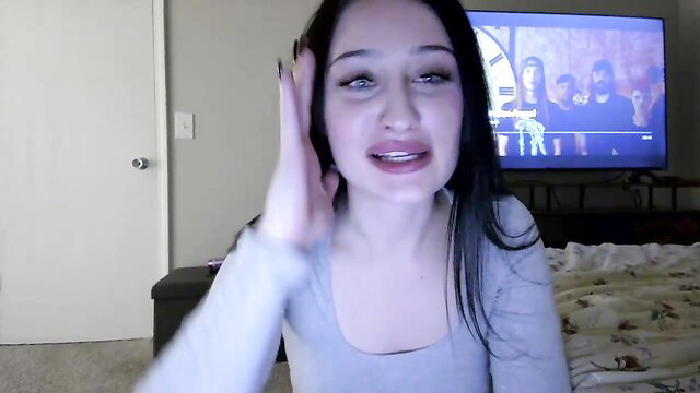 Stassiewestova young natural bigass camgirl smiling on Chaturbate