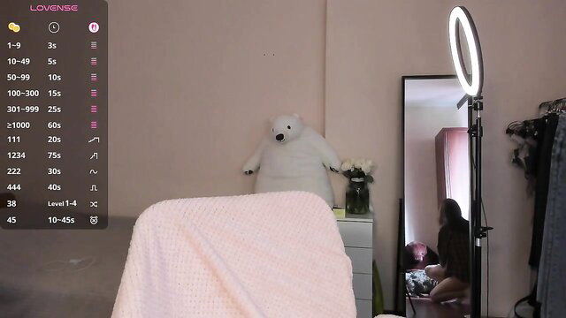 eminemswife naked kitty playing with her hole on Chaturbate