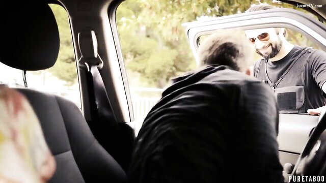Two men in car taboo exchange, outdoor amateur hookup