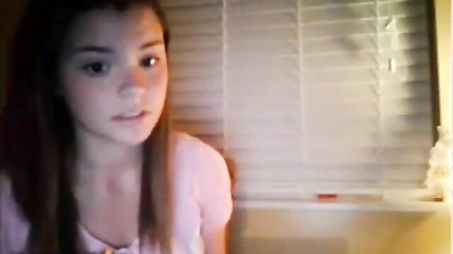 Cute 18yo Omegle girl with big eyes and long brown hair smiling on cam