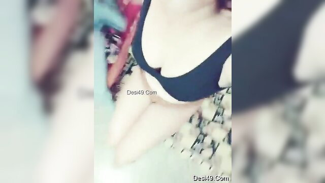 Tamil babe showcases her nice natural boobs in sexy black top