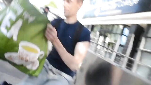 Graham H twink holds tea bag, shows huge street feet in public