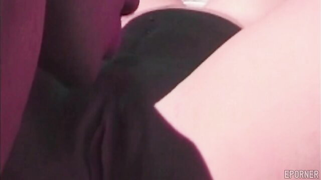 Stunning Selena in mind-blowing retro clip, nude curves closeup