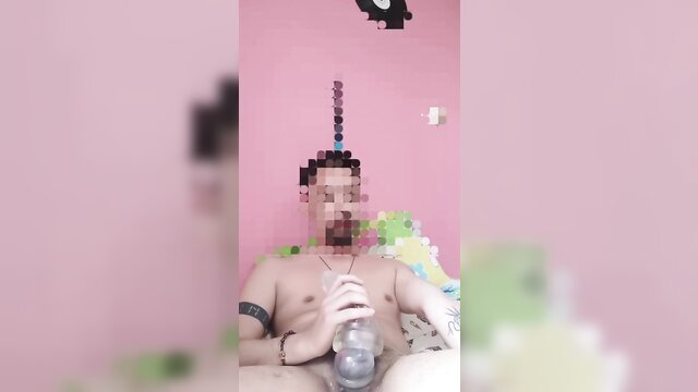 Pixelated man ravaging fleshlight hard, screaming in French solo