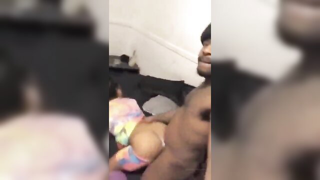 Redbone tranny's soft creamy arse in amateur closeup