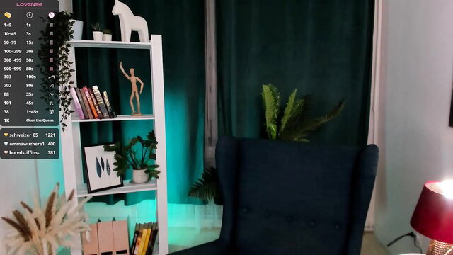 Freckle_diyana shy redhead teen camgirl posing nude on Chaturbate