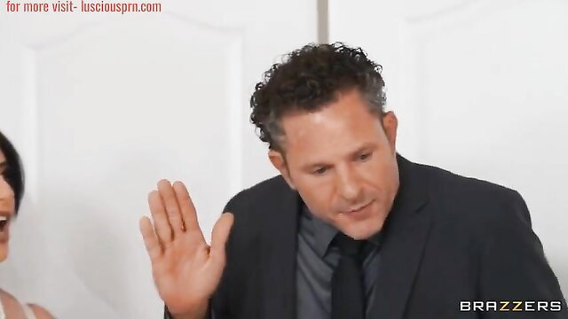 Sarah Arabic bride handjobs hotel manager in suit Brazzers