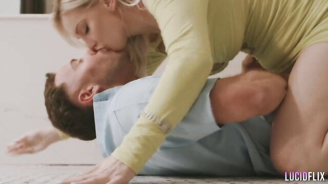 Kenzie Taylor rides and kisses Seth Gamble in hot cowgirl sex