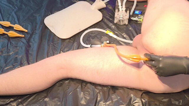 AlessoLasso tests clyster machine, inflates ass with Bardex nozzle