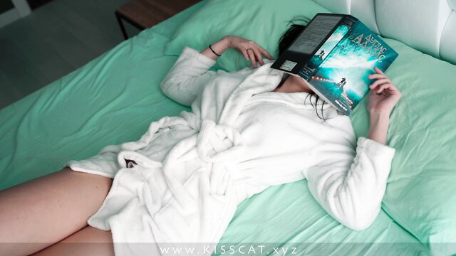 Blinded stepmom in robe reading on bed, huge load creampie by stepson