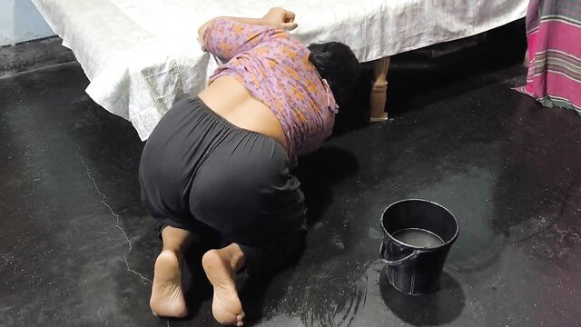 Indian stepsister in tight leggings bent over cleaning, big ass exposed