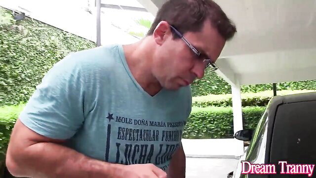 Kamila Lins in tight t-shirt, muscular arms, outdoor tease