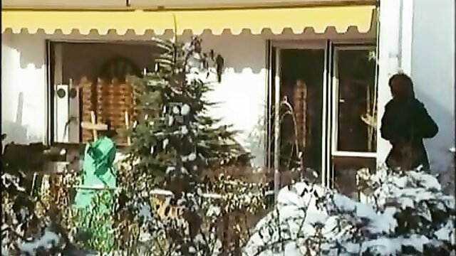 Vintage 1975 Schulmadchen-Report 10 German film thumbnail with costumed women outdoors