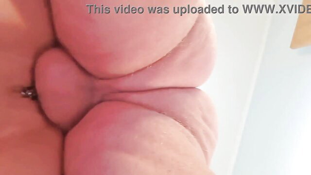 Kiwi cougar's huge pale ass spread wide, pierced pussy up close