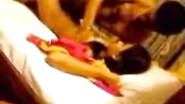 Desi cousin sister Mona trickled MMS chudai with guy on bed