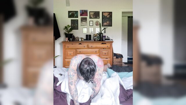 Lior Dandy FTM butch grinding pussy on bed till cum, muscles tattoos