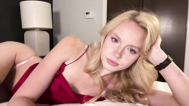 vixenvictoriaa sexy babyface blonde in red lingerie posing nude