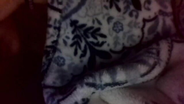 Ricanbean PAWG in oilshow leggings, thick Colombian curves closeup