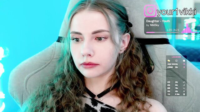 Cute shy Chaturbate camgirl yourvikki nonude tease closeup