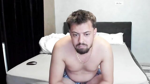 Cougarcravex shirtless on bed, young amateur Chaturbate teaser