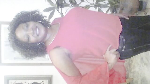 Curvy aged ebony BBW MILF in pink top and jeans posing sexy