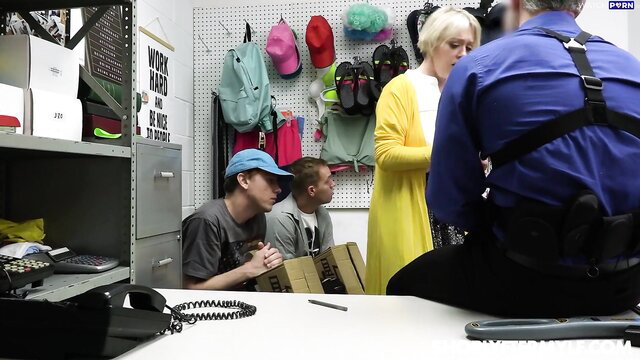 Dee Williams caught shoplifting in yellow dress, interrogated by cops