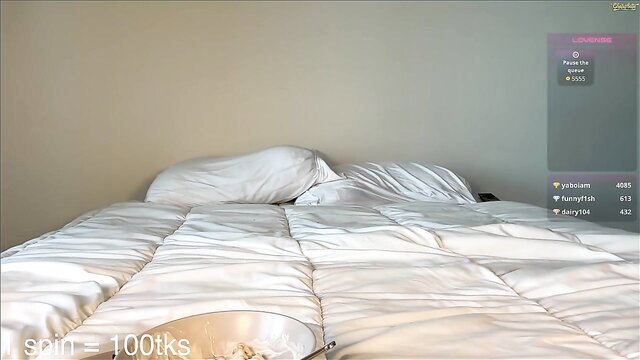 therealmayahill naked on bed, latest November 2025 solo show