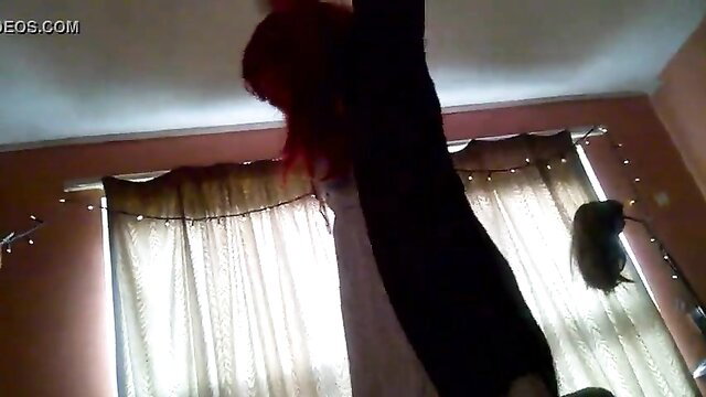 Redhead Queen Chloe in sundress lifts arms teasingly