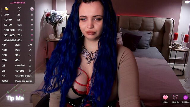 Maya Mils goth BBW camgirl in deep cleavage lingerie